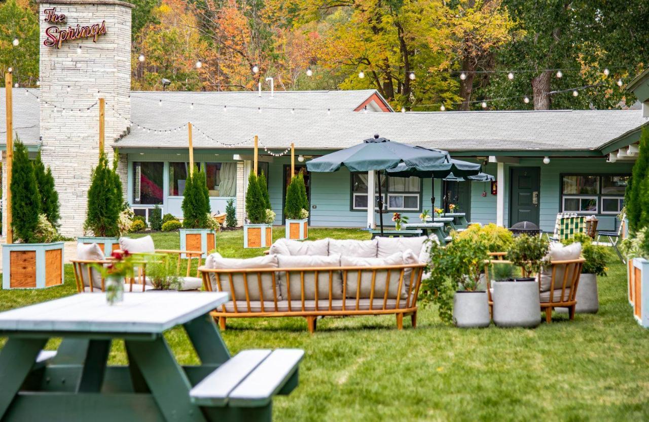 The Springs Motel New Ashford Bagian luar foto