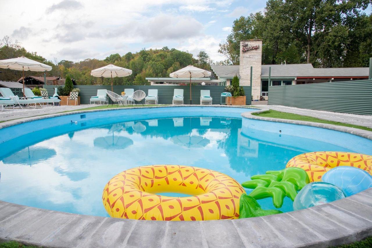 The Springs Motel New Ashford Bagian luar foto