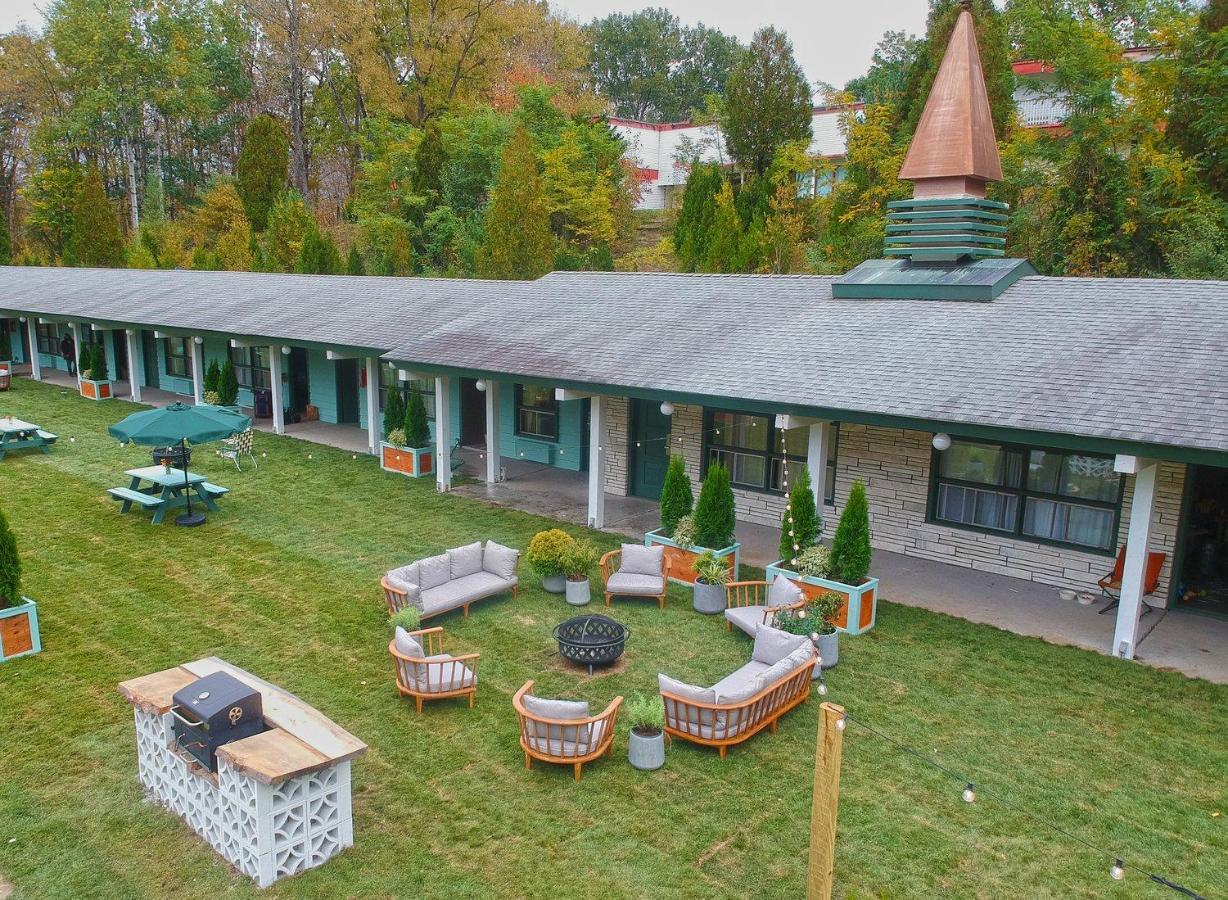 The Springs Motel New Ashford Bagian luar foto