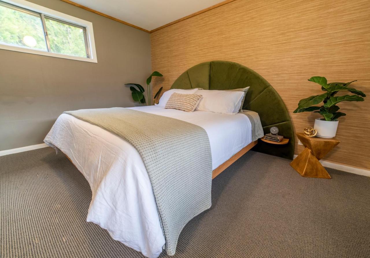 The Springs Motel New Ashford Bagian luar foto