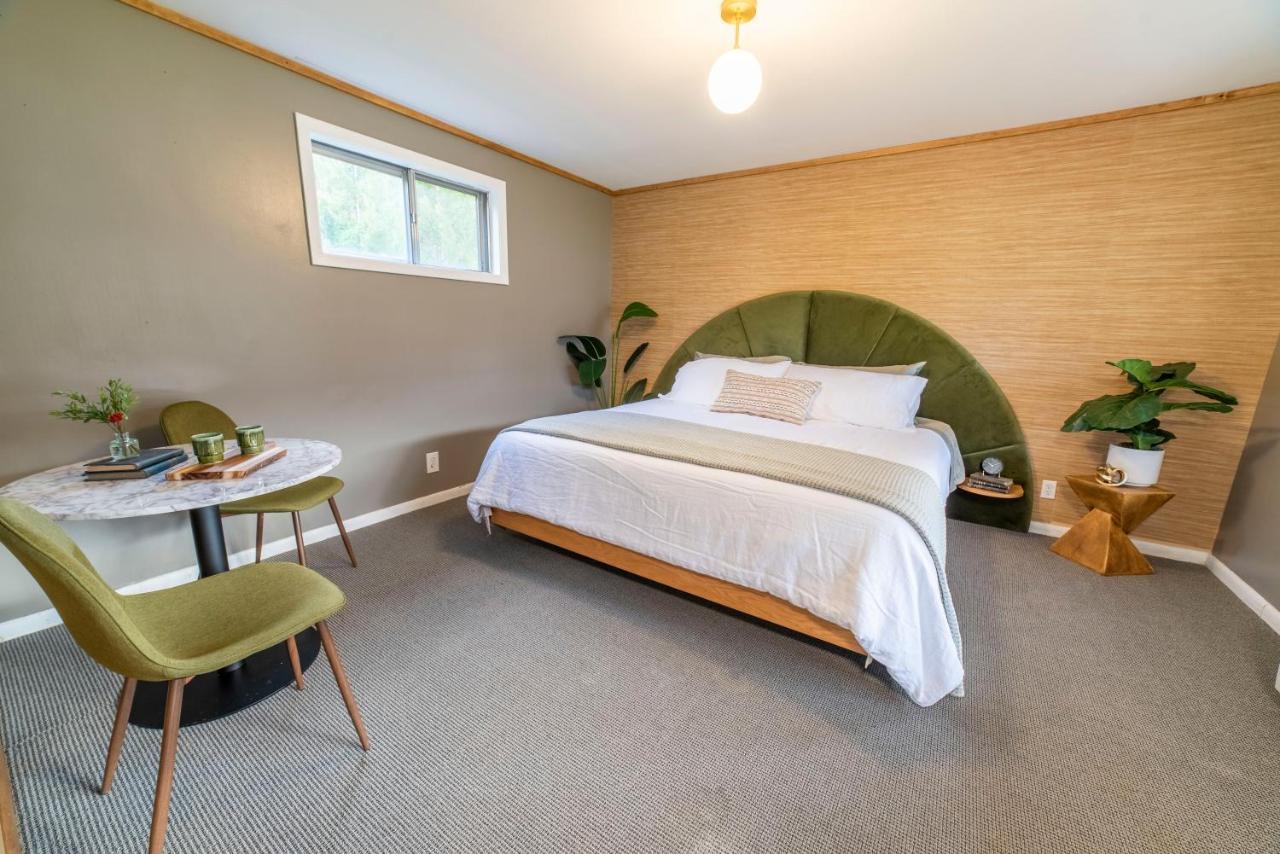 The Springs Motel New Ashford Bagian luar foto