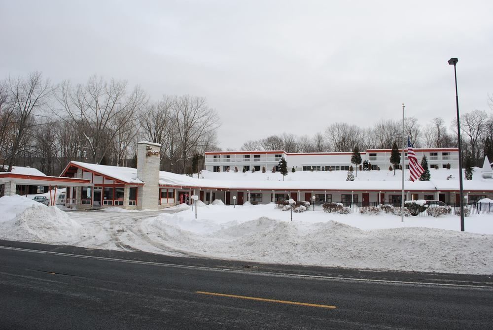 The Springs Motel New Ashford Bagian luar foto